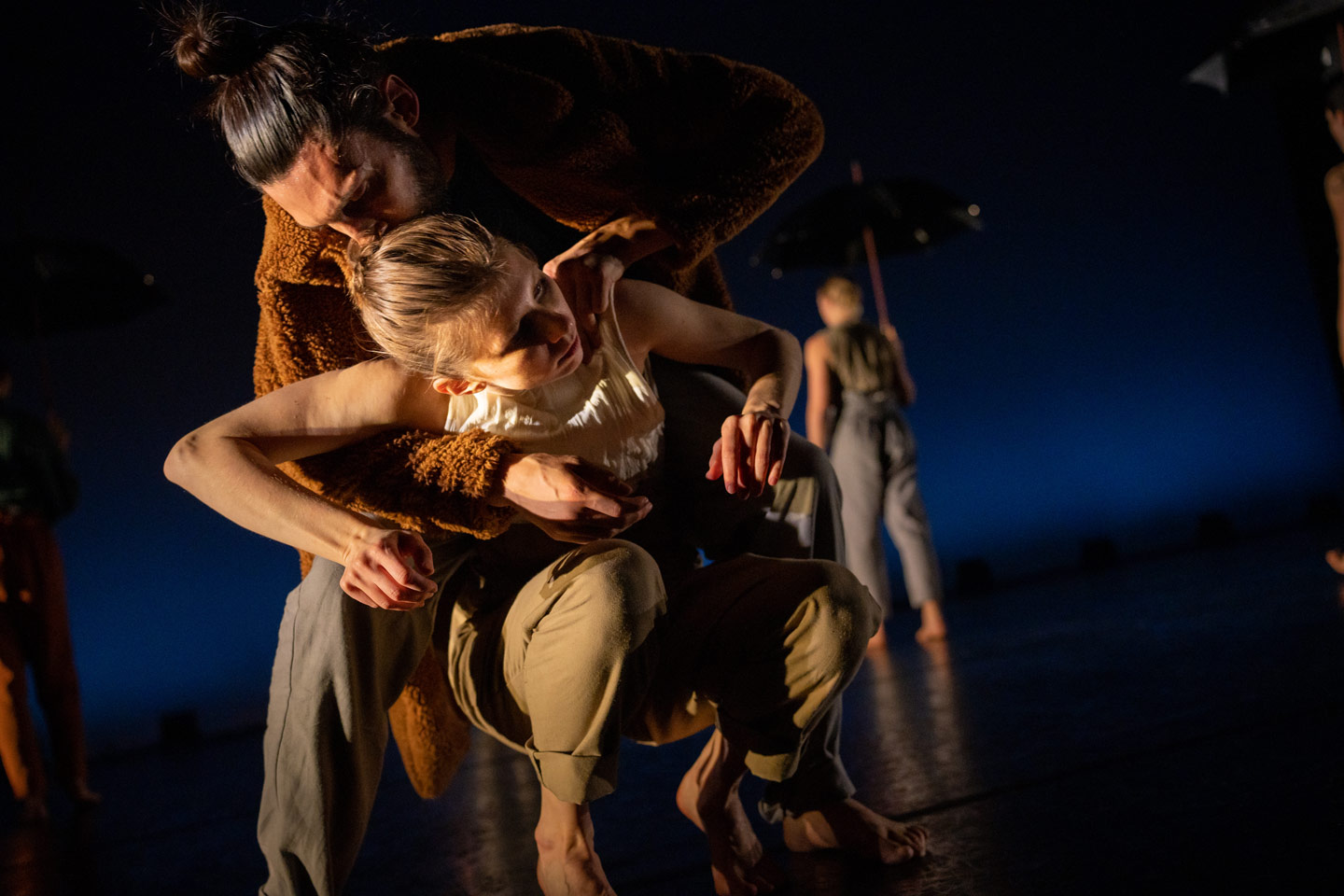 push/FOLD dancers Samuel Hobbs and Briley Jozwiak performing the world-premiere of 'Illum' at the Patricia Reser Center for the Arts in Beaverton, Oregon | Photo taken by: Ophélia Martin-Weber