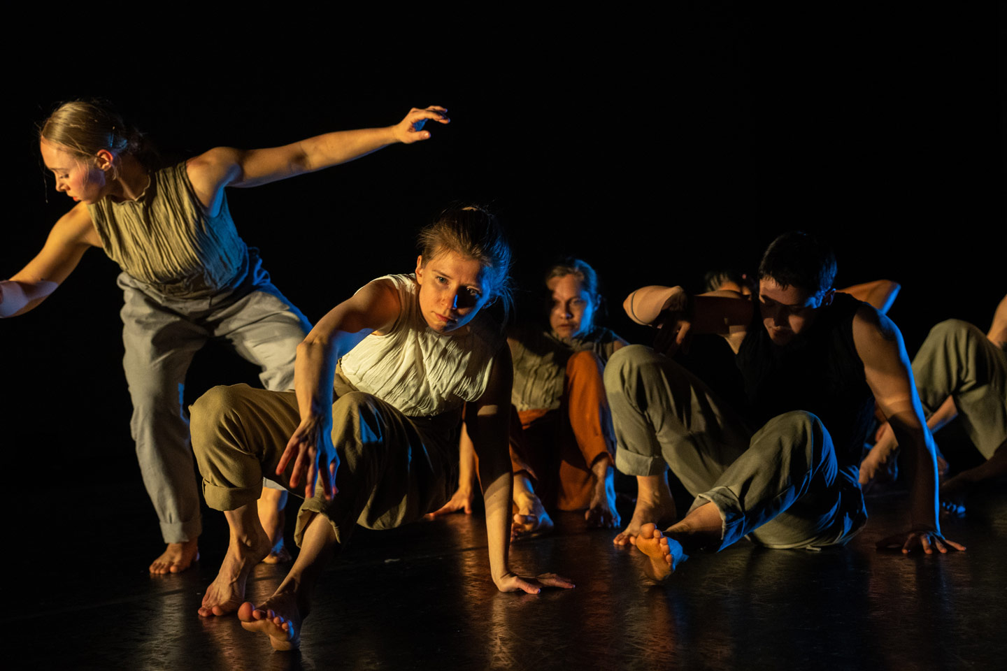 push/FOLD dancer Briley Jozwiak performing the world-premiere of 'Illum' at the Patricia Reser Center for the Arts in Beaverton, Oregon | Photo taken by: Ophélia Martin-Weber