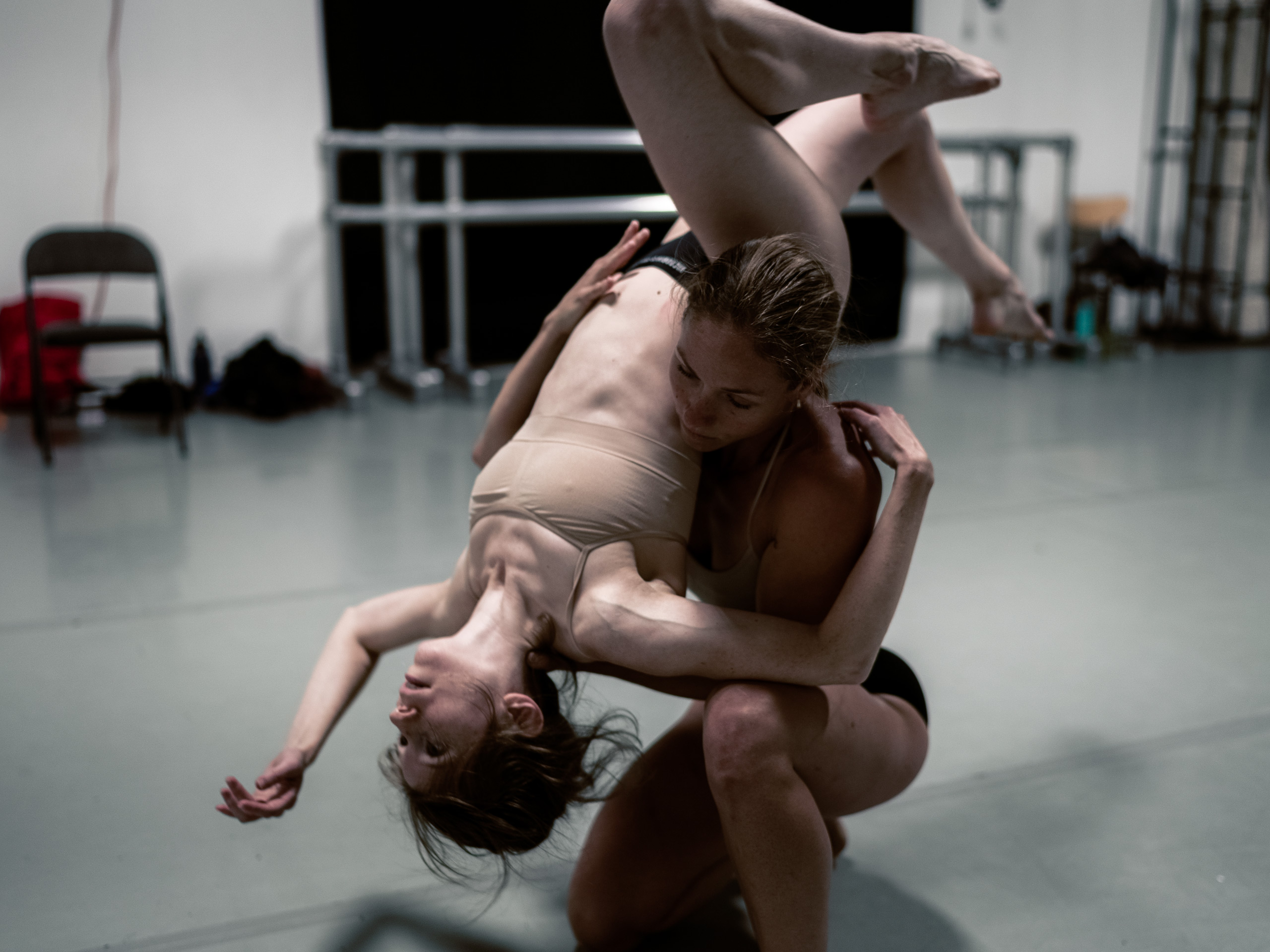 push/FOLD dancers Briley Jozwiak and Jordan Kriston rehearsing at at Polaris Dance Center in Portland, OR | Photography: Samuel Hobbs